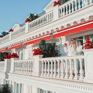 Flower & 5*, Golem (Tirana) Albanie